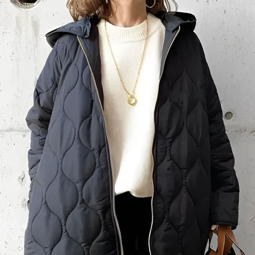 PRISCILLA™ | PARKA MET CAPUCHON EN VERZORGDE DETAILS