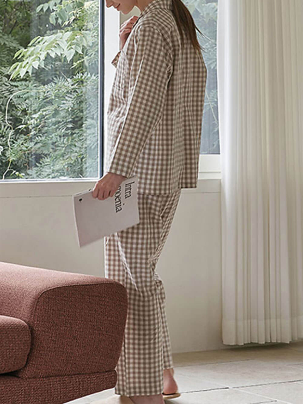 Compleet met ruime geruite pyjama