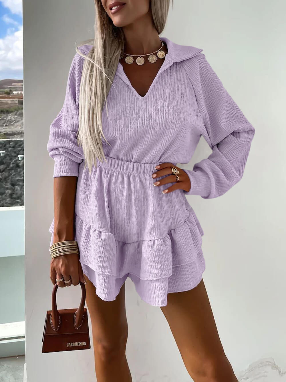 Compleet 2-delig: blouse en zwierige shorts met V-hals