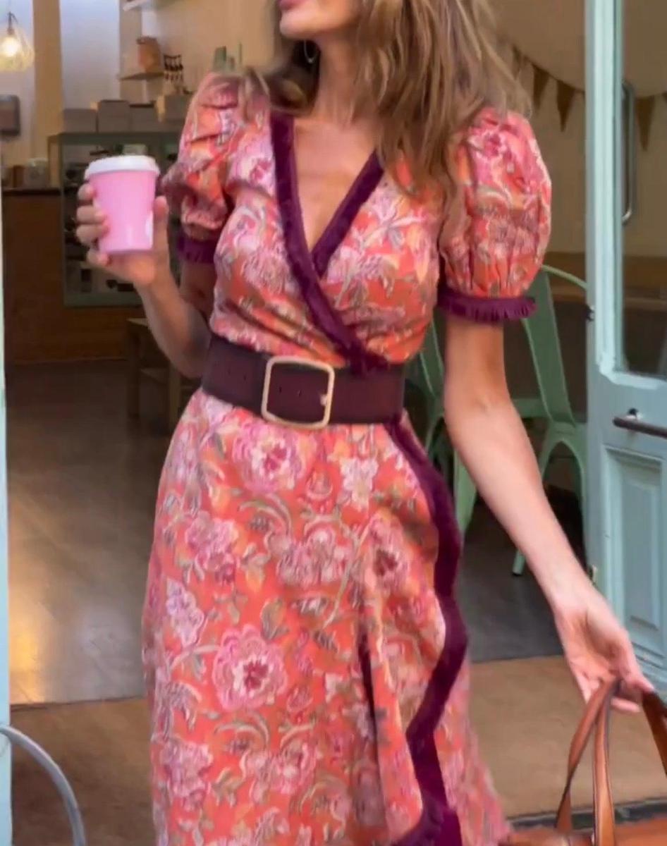 Isabella | Elegante Lange Jurk met Ballonmouwen en Asymmetrische Vloeiende Rok