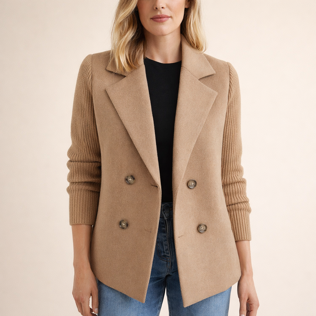 FIENE | Dubbelrijig Vest met Gebreide Mouwen voor Stijl en Comfort