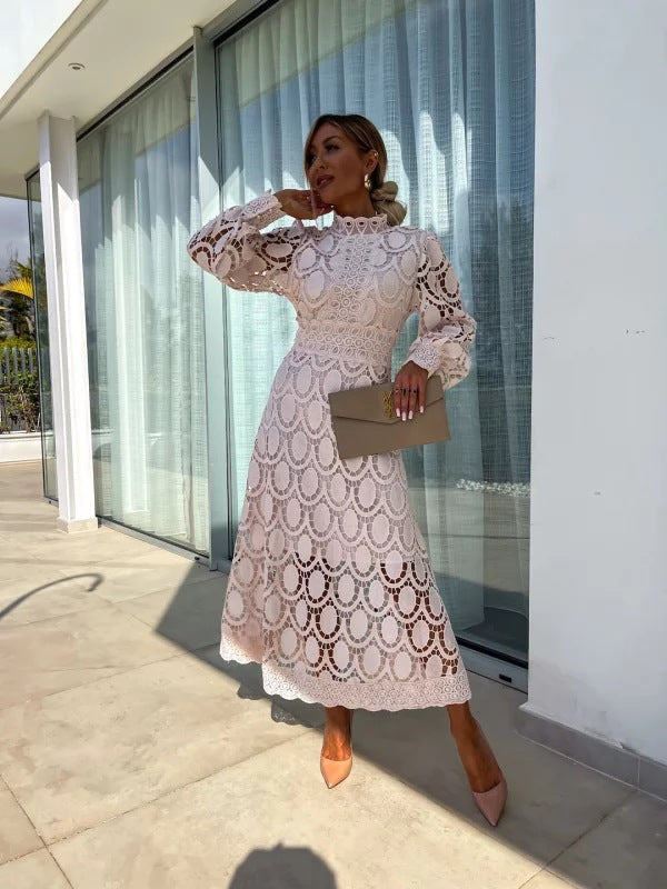 Scarlett | Roze Kanten Midi Jurk met Hoge Hals en Puff Mouwen