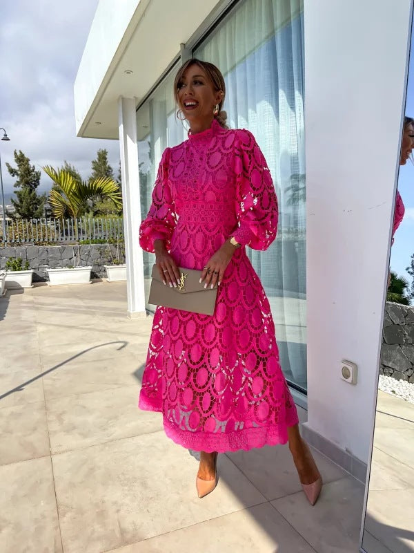 Scarlett | Roze Kanten Midi Jurk met Hoge Hals en Puff Mouwen
