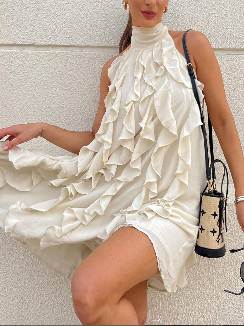 Modieuze jurk met hoge kraag