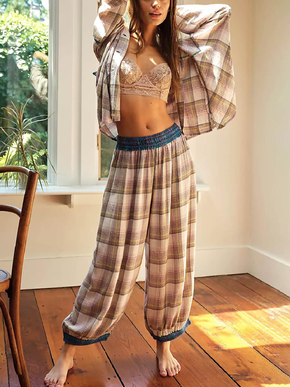 Compleet pyjama set met knopen in ruitpatroon