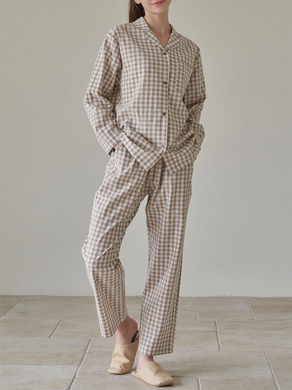 Compleet met ruime geruite pyjama