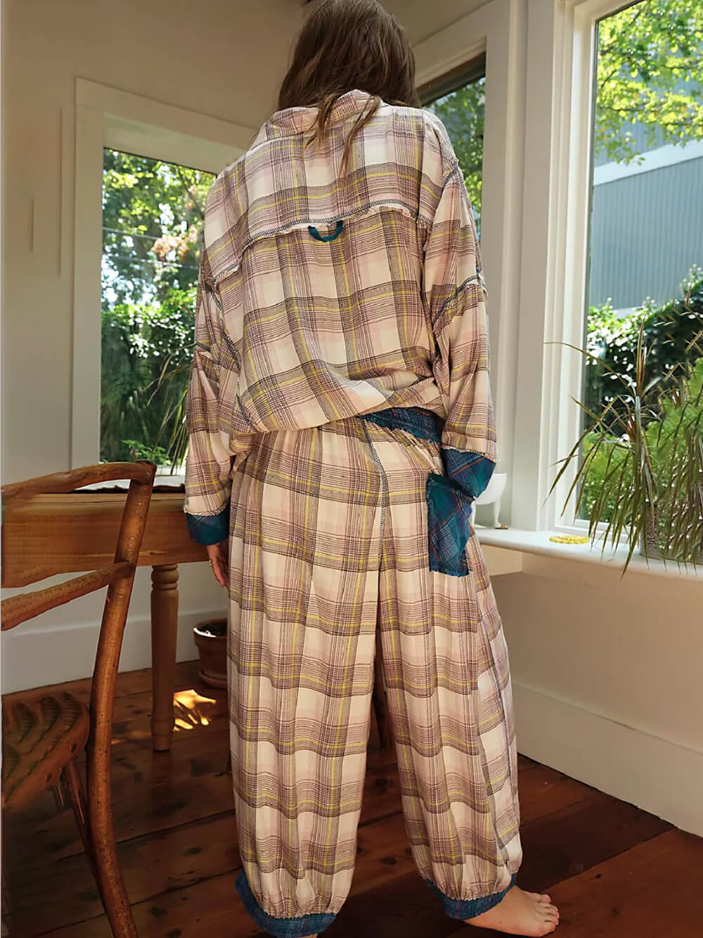 Compleet pyjama set met knopen in ruitpatroon