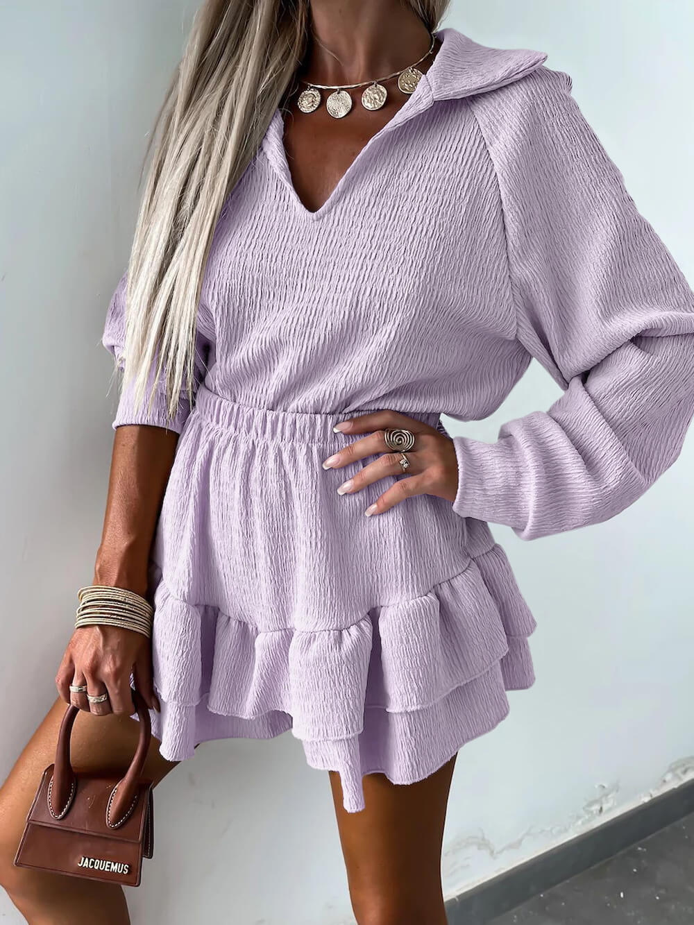 Compleet 2-delig: blouse en zwierige shorts met V-hals