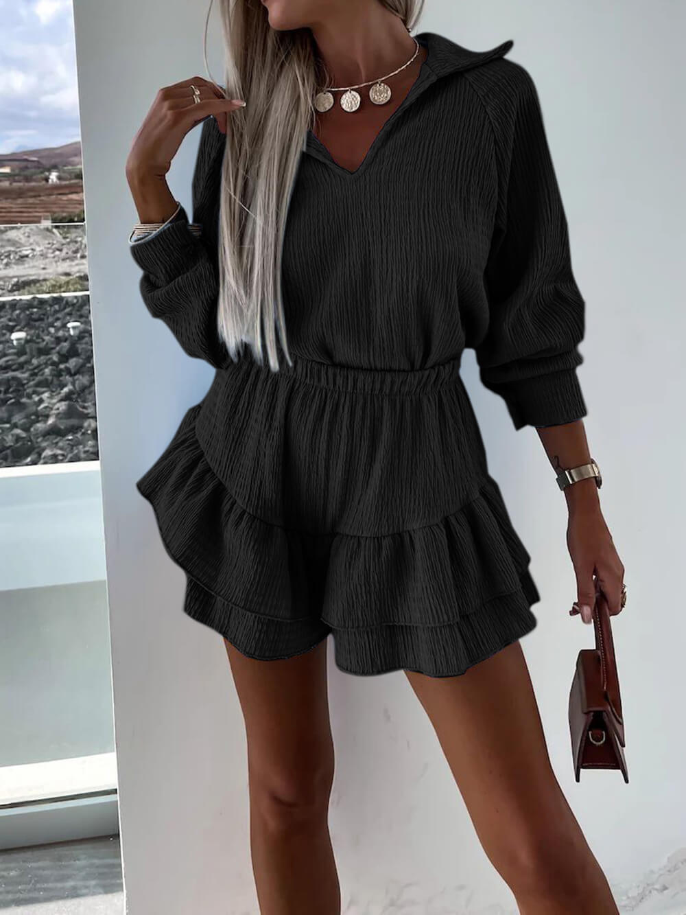 Compleet 2-delig: blouse en zwierige shorts met V-hals