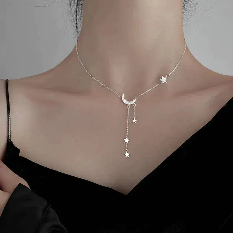 Elegante zilveren ketting met maan en sterren