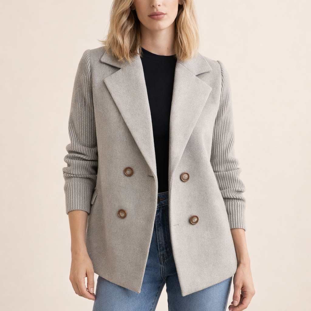 FIENE | Dubbelrijig Vest met Gebreide Mouwen voor Stijl en Comfort