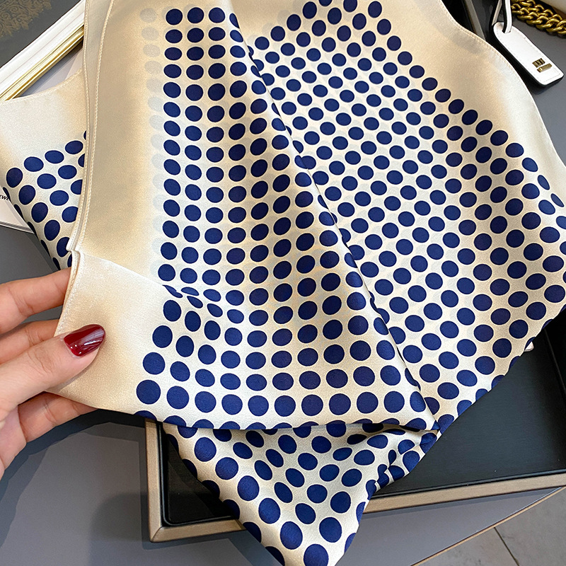 Liliana | Luxe Sjaal met Elegante Motieven in Maxi Formaat