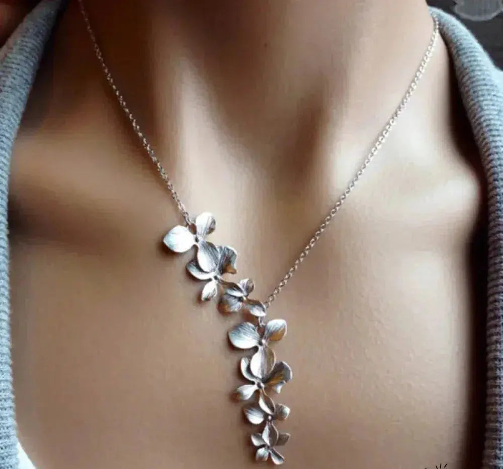 Tijdloze Zilveren Ketting met Bloem Pendant
